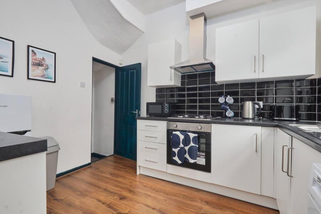 Large House Close To Leeds - Ideal For Groups エクステリア 写真