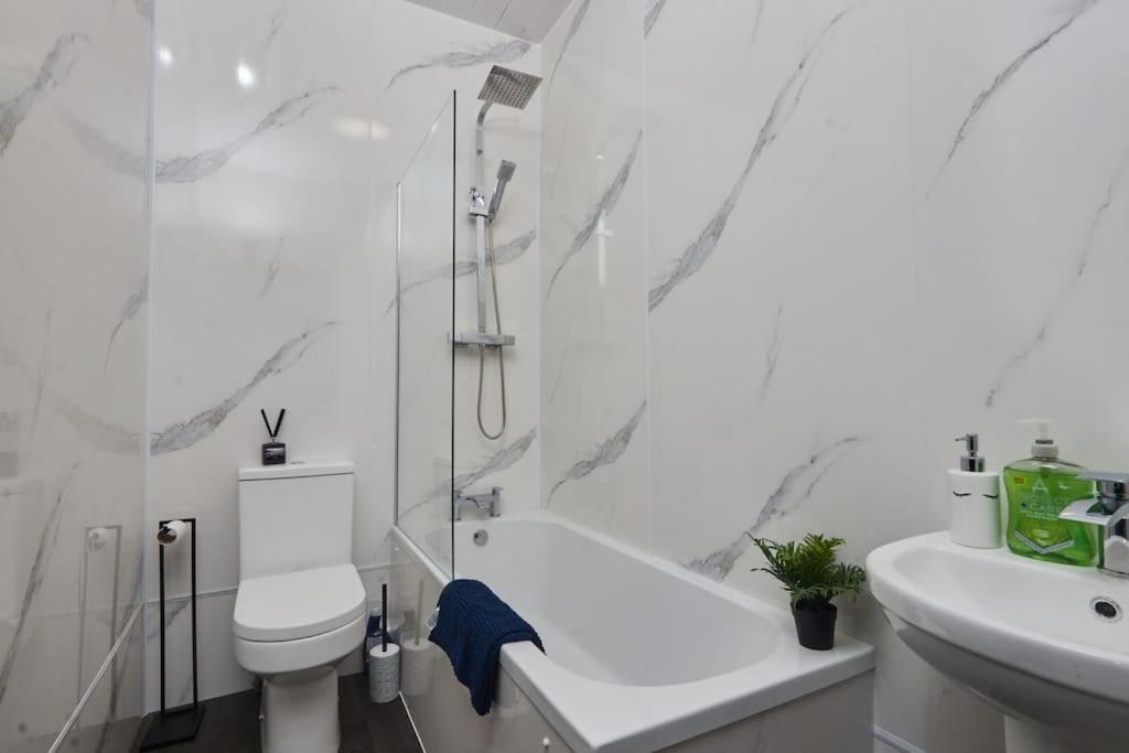 Large House Close To Leeds - Ideal For Groups エクステリア 写真
